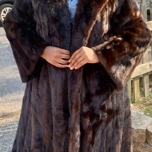 Hey ladies, today is your day. Ready for luxury …well here it is a BARTLETT FUR!